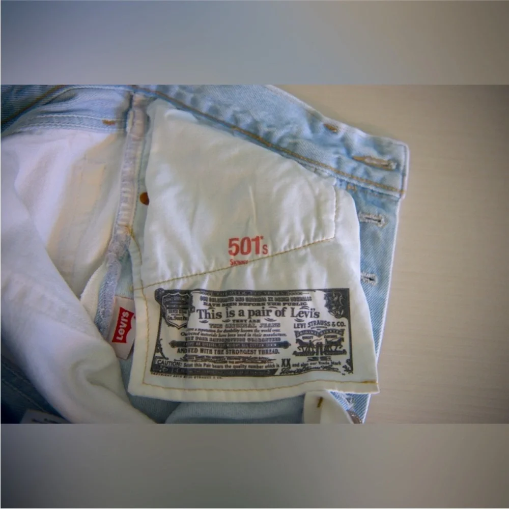 Levi’s 501 Skinny Jean in Two Faced Denim 🤍🩵 - Picture 4 of 4